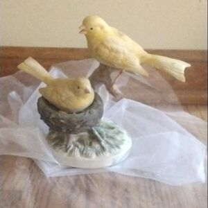 Vintage Motttahedeh canary figurine